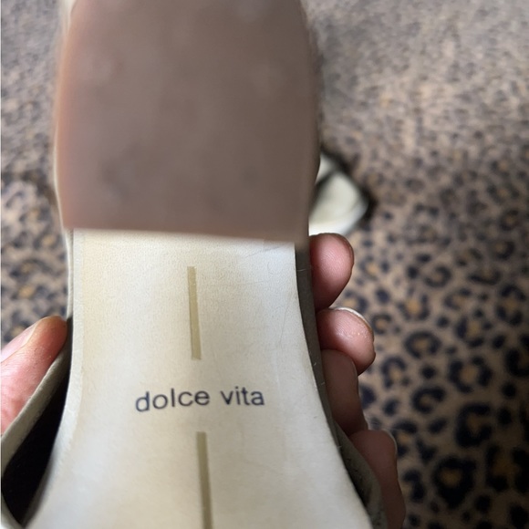 Dolce Vida Size 8 distressed open toe heels - Picture 3 of 6